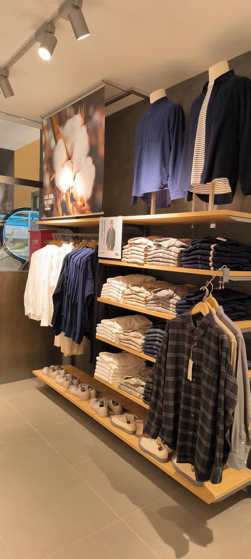 商场漫步找好物 品位与承诺并存——品诺服饰探店记
